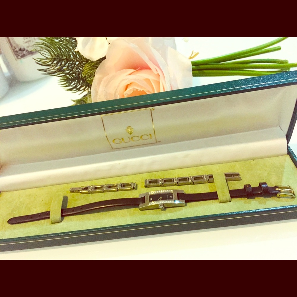 Gucci Watch Steel set with Diamonds